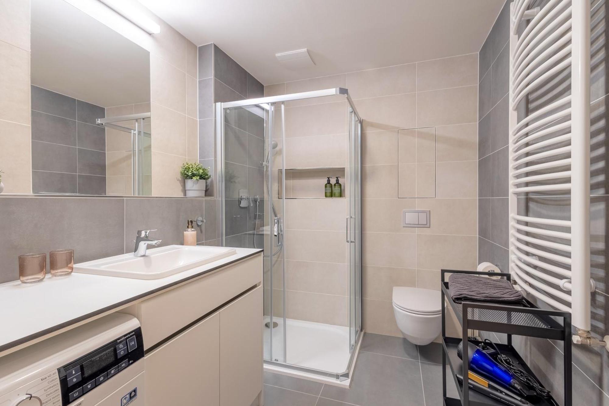 Bright 2Br - 5Th Floor, Balcony, Free Parking By Gravity Prague Apartment Bagian luar foto
