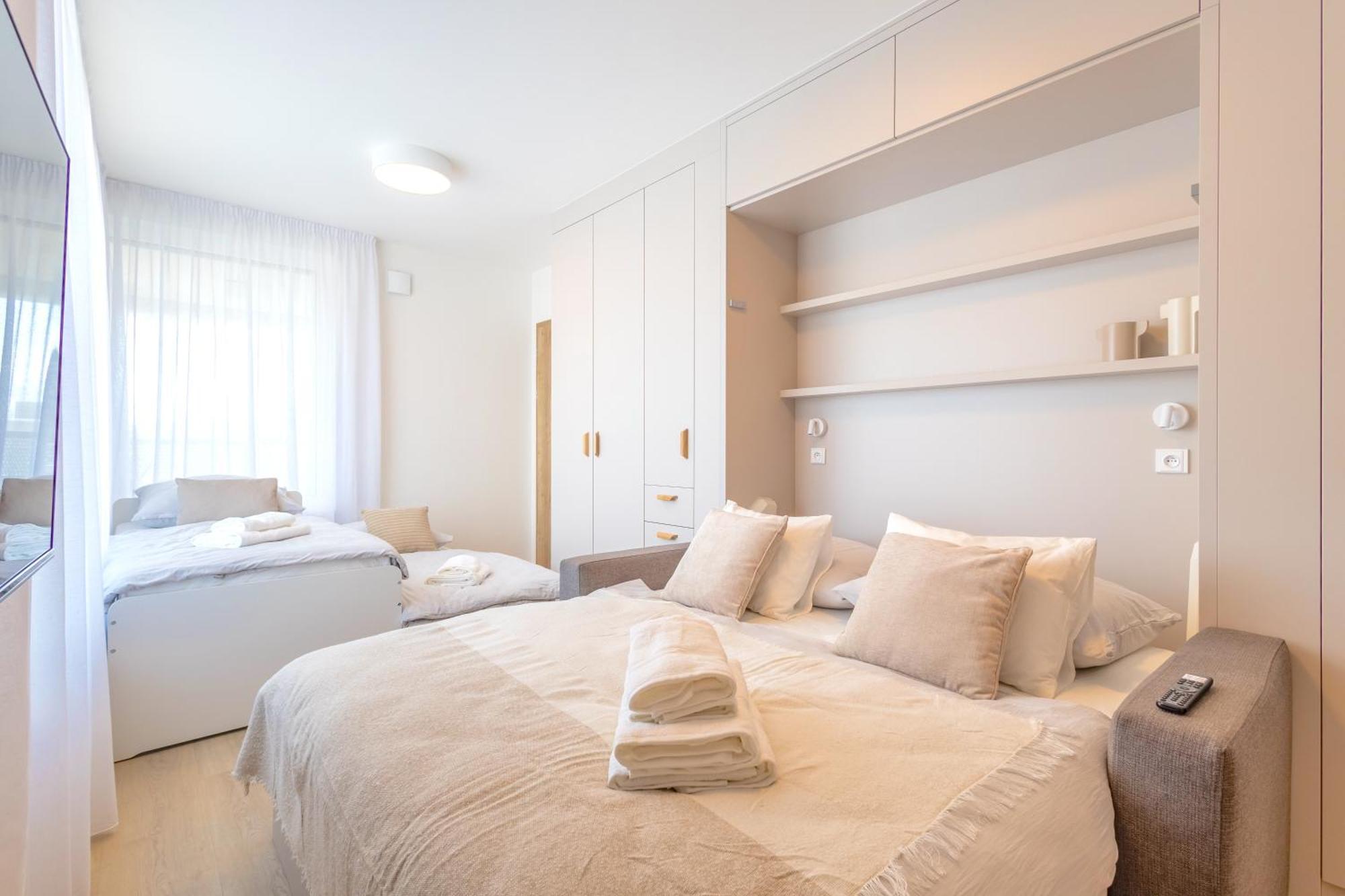 Bright 2Br - 5Th Floor, Balcony, Free Parking By Gravity Prague Apartment Bagian luar foto