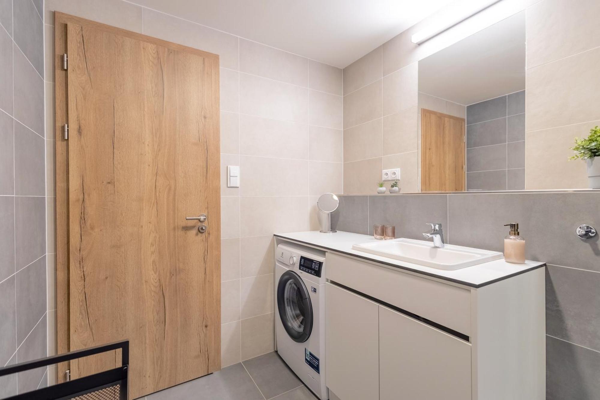 Bright 2Br - 5Th Floor, Balcony, Free Parking By Gravity Prague Apartment Bagian luar foto