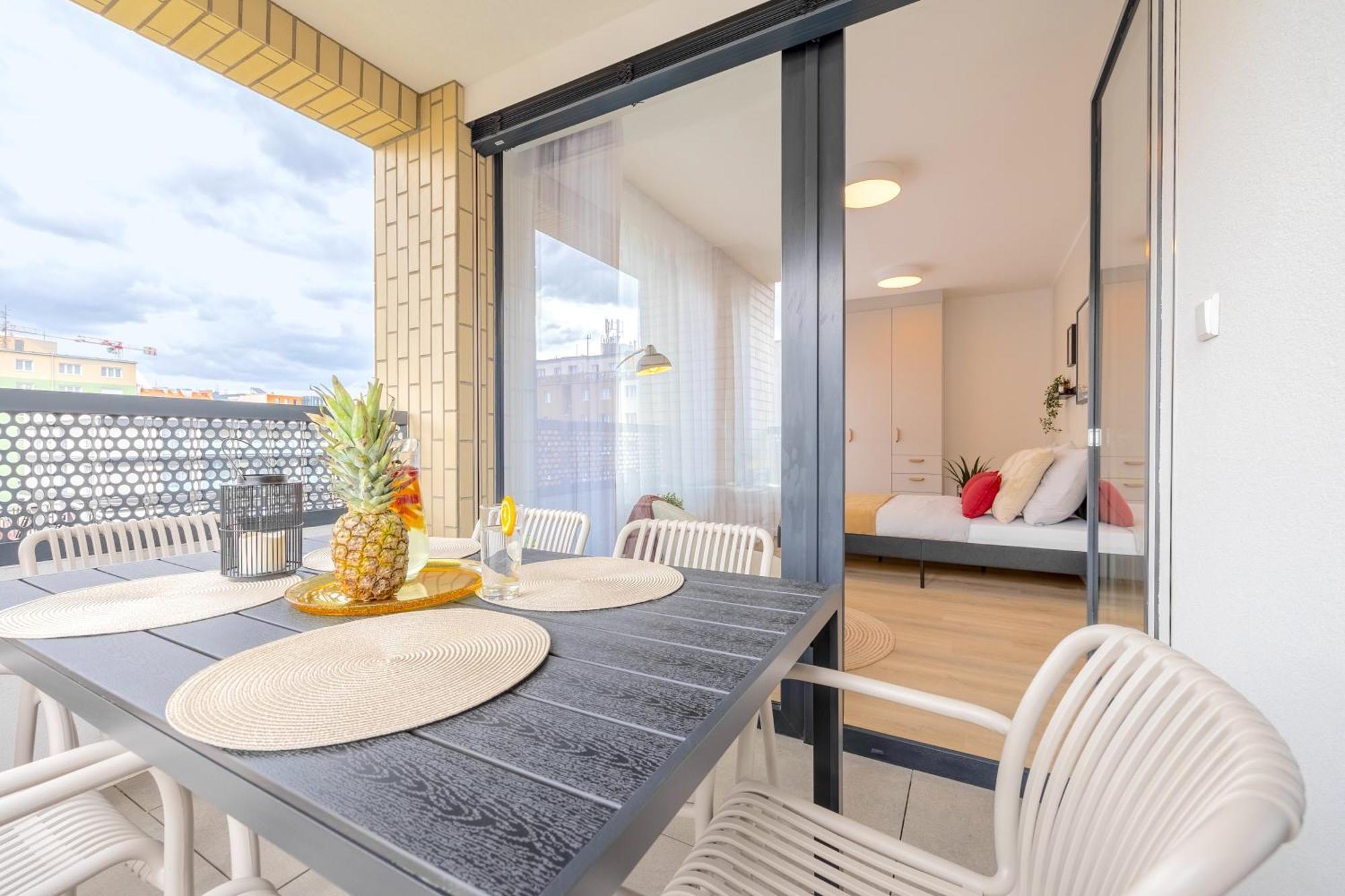 Bright 2Br - 5Th Floor, Balcony, Free Parking By Gravity Prague Apartment Bagian luar foto