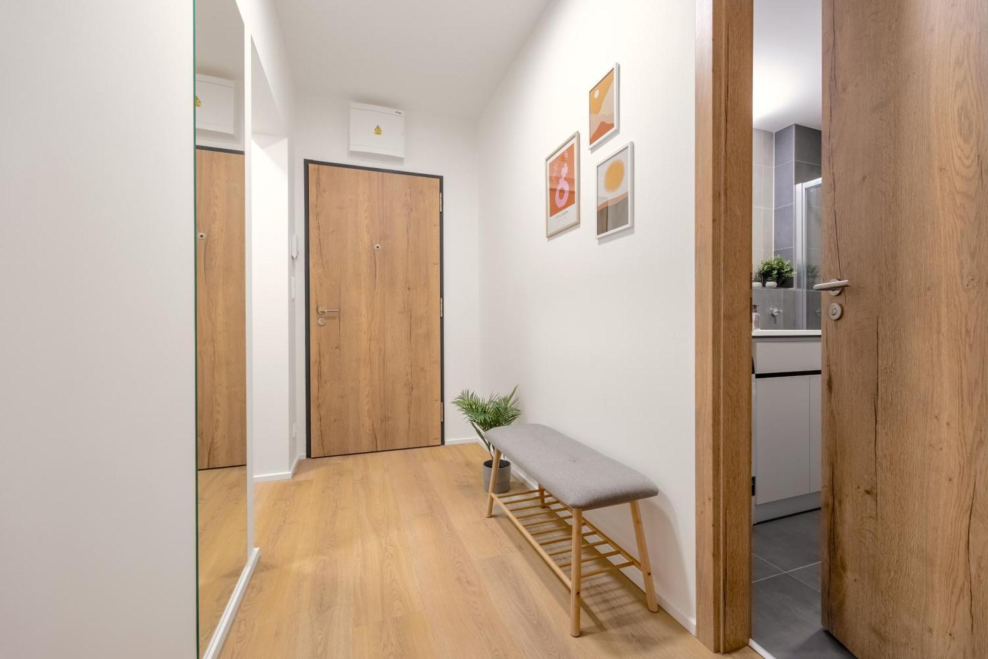 Bright 2Br - 5Th Floor, Balcony, Free Parking By Gravity Prague Apartment Bagian luar foto