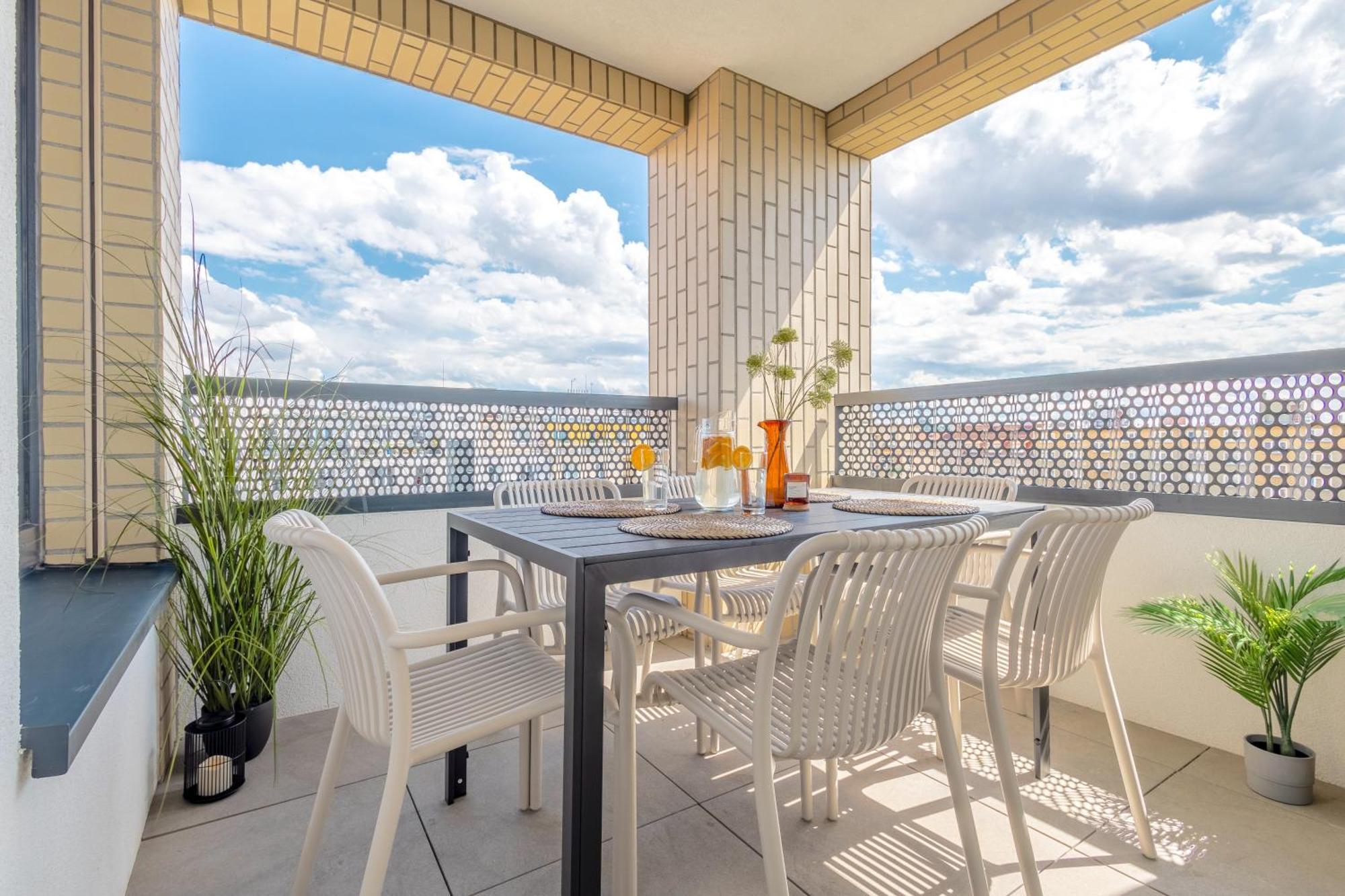 Bright 2Br - 5Th Floor, Balcony, Free Parking By Gravity Prague Apartment Bagian luar foto
