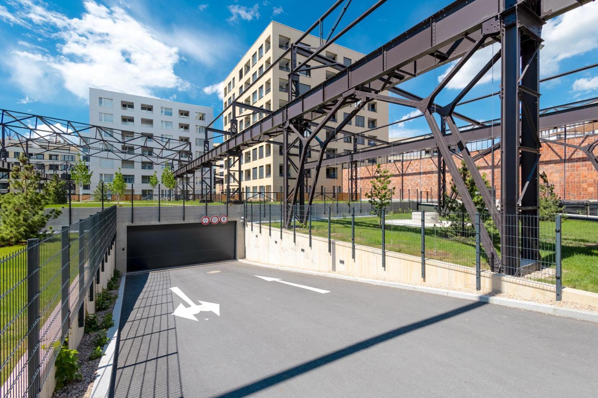 Bright 2Br - 5Th Floor, Balcony, Free Parking By Gravity Prague Apartment Bagian luar foto