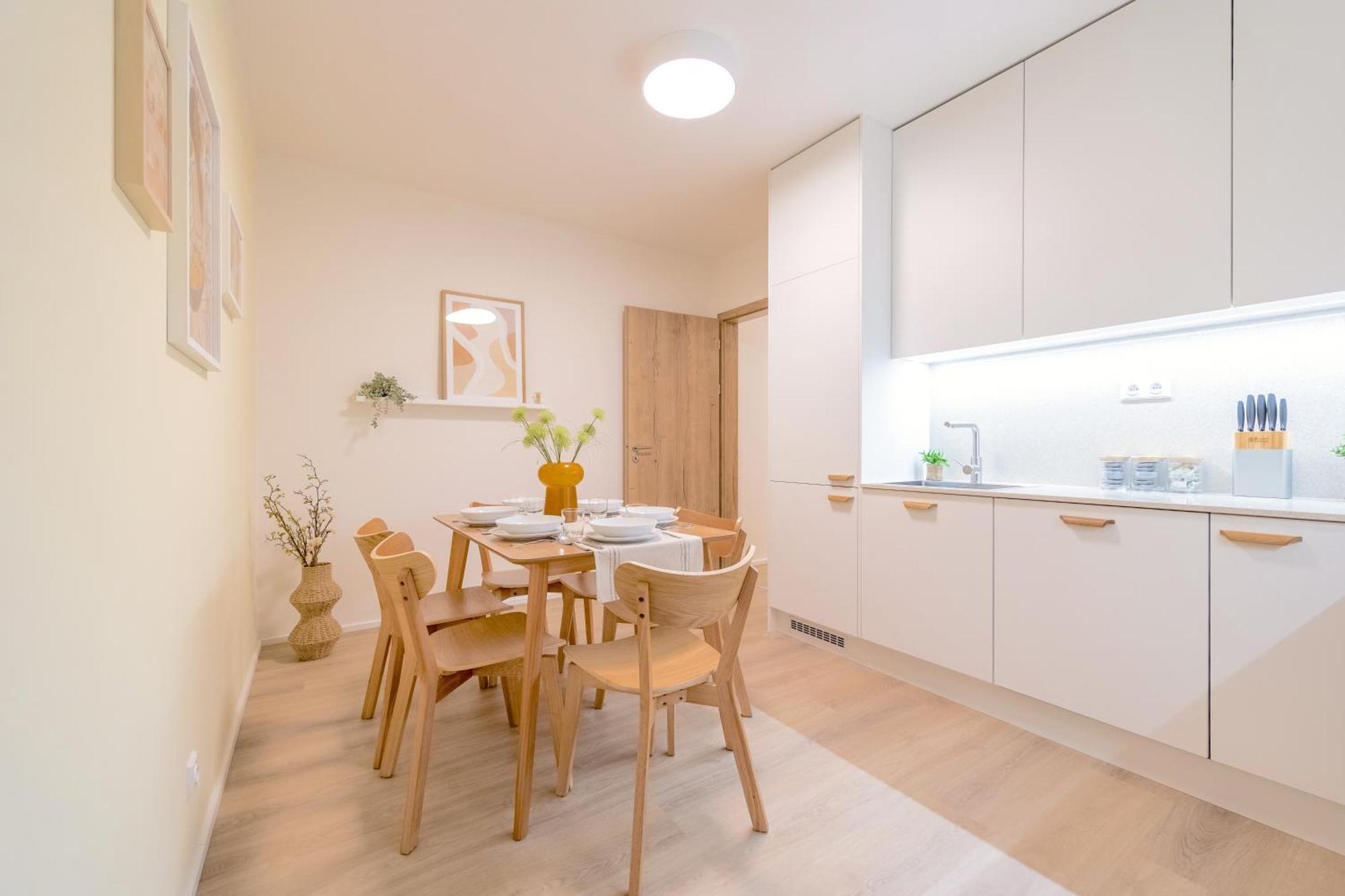 Bright 2Br - 5Th Floor, Balcony, Free Parking By Gravity Prague Apartment Bagian luar foto