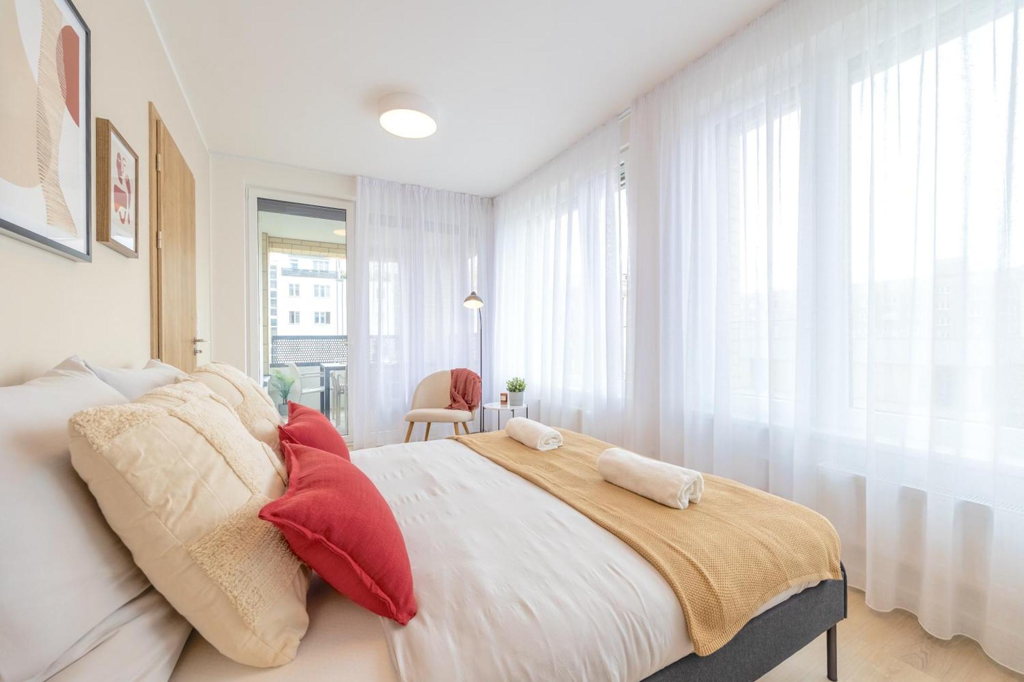Bright 2Br - 5Th Floor, Balcony, Free Parking By Gravity Prague Apartment Bagian luar foto