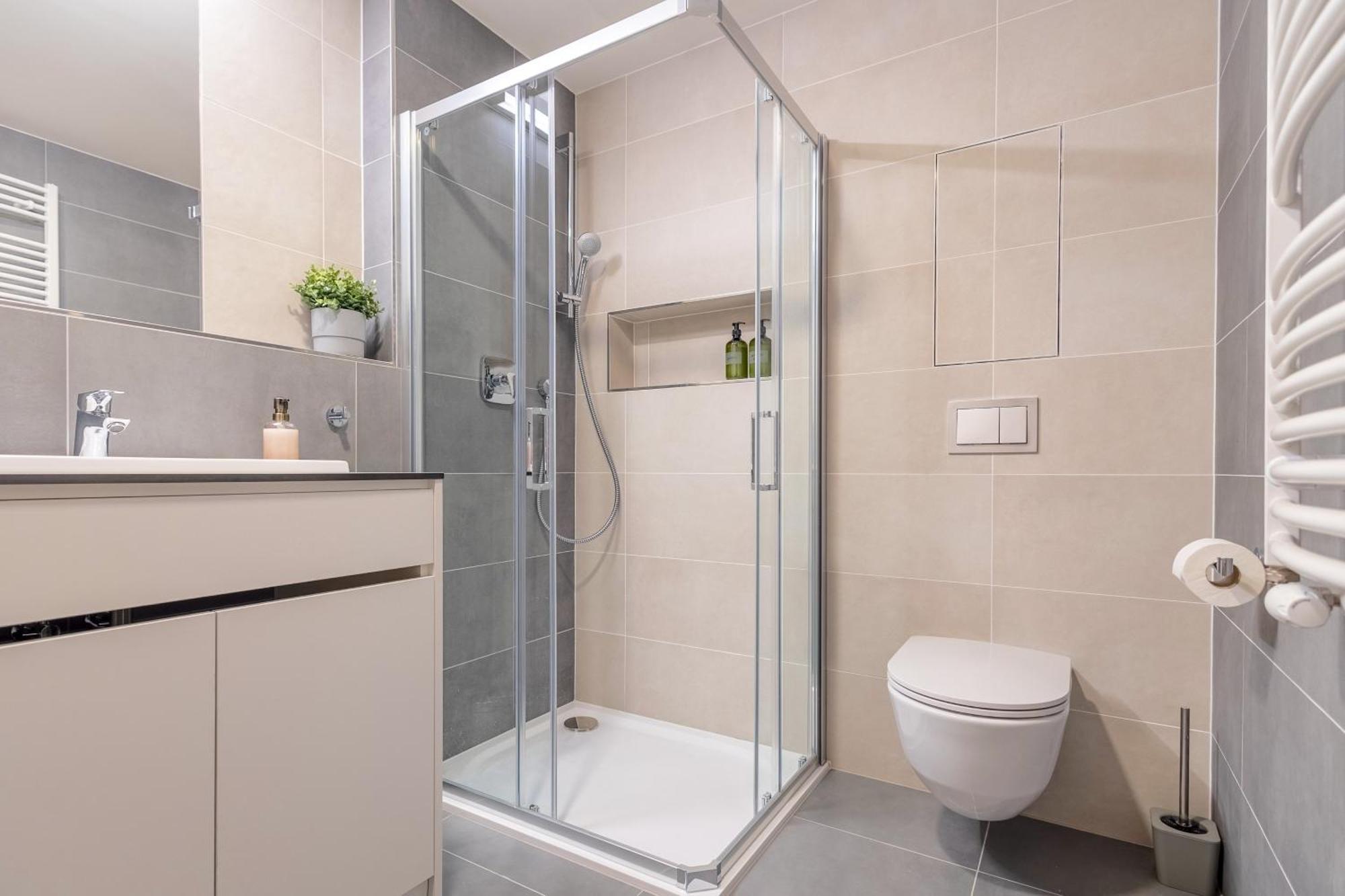 Bright 2Br - 5Th Floor, Balcony, Free Parking By Gravity Prague Apartment Bagian luar foto