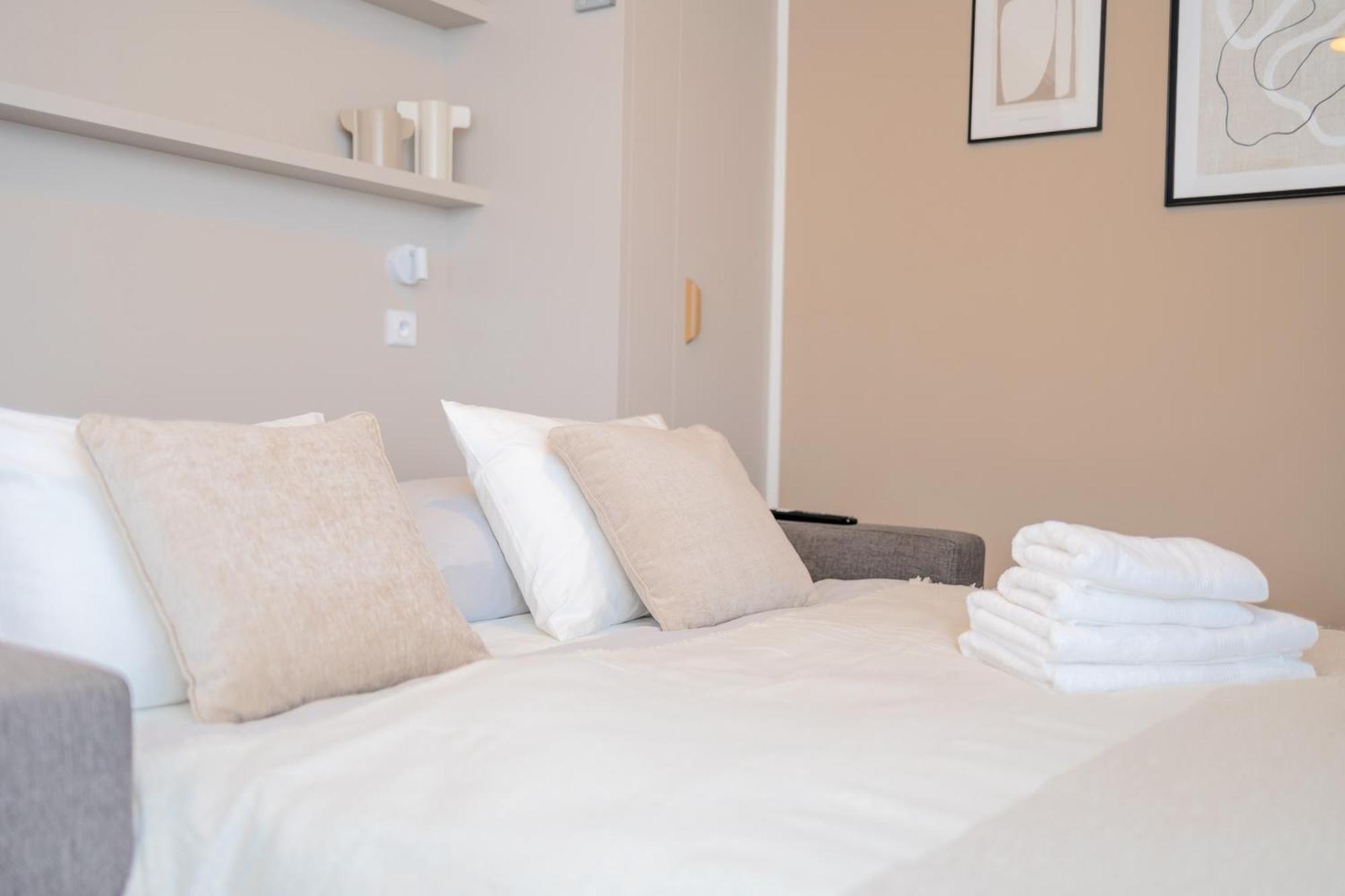Bright 2Br - 5Th Floor, Balcony, Free Parking By Gravity Prague Apartment Bagian luar foto